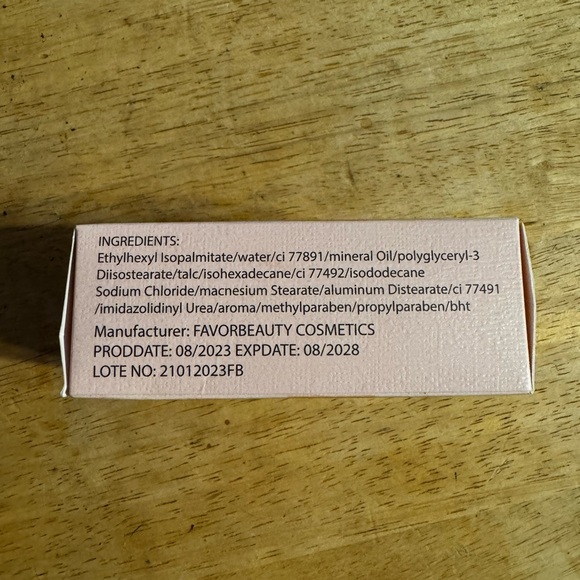 Favor Beauty Hello Kitty Foundation 104 Neutral - Picture 3 of 5